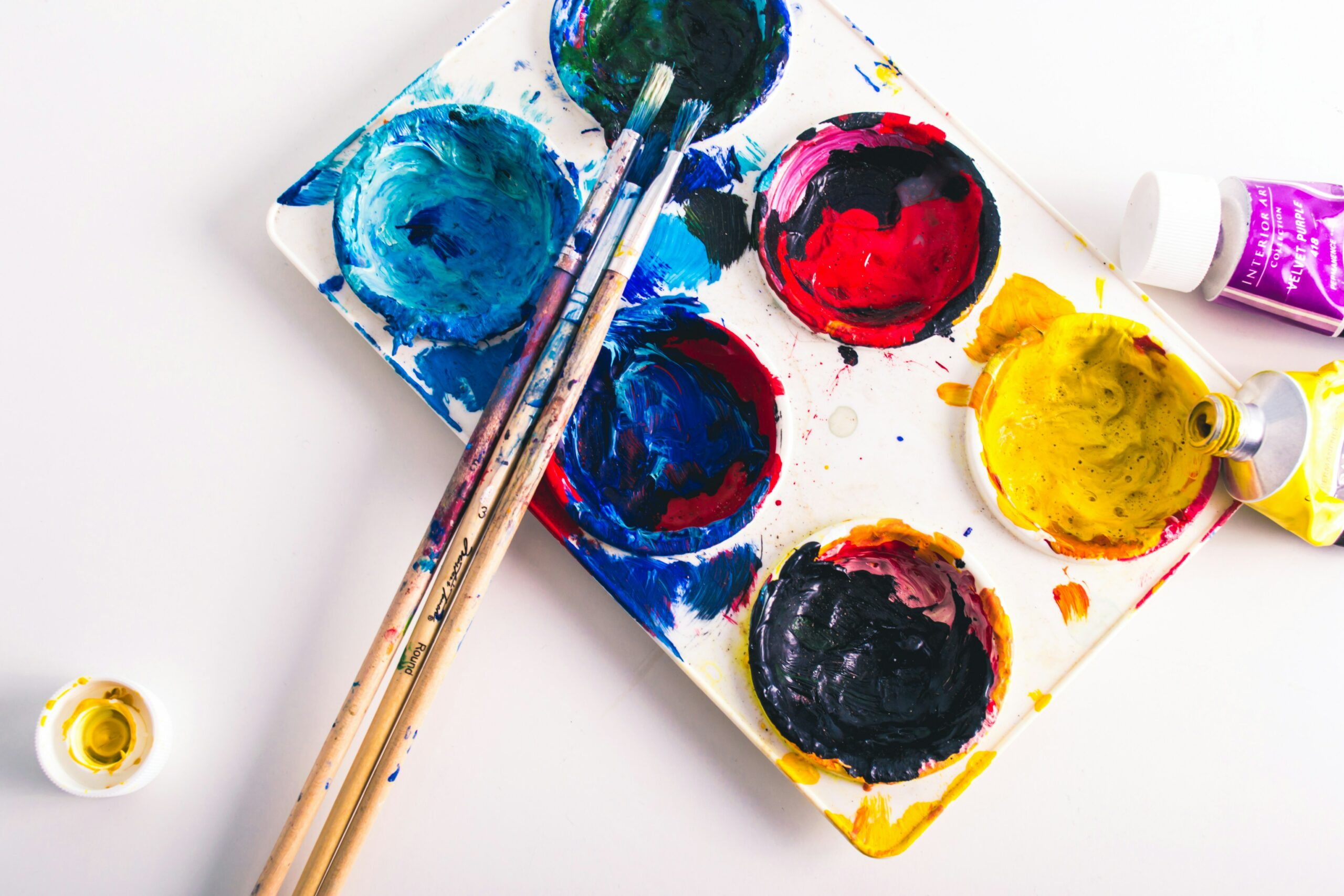 art palette and paint brushes | hiddenriverhealing.com